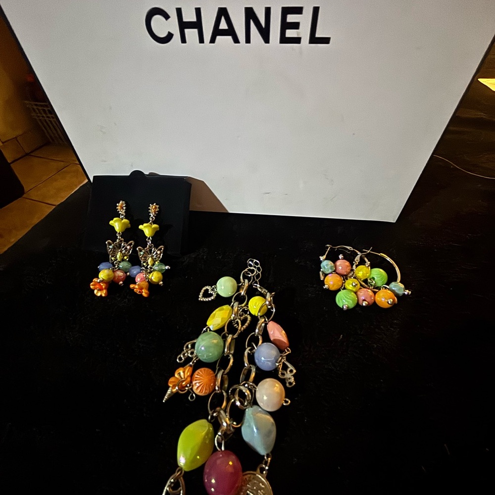 Vibrant assorted colors Bracelet, and 2 pair of Earrings with Whimsical Design